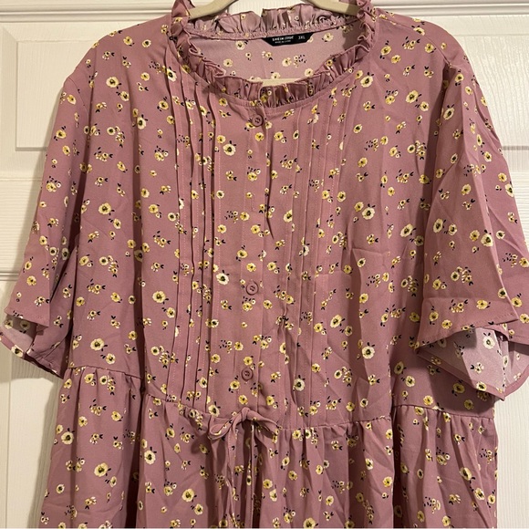 Light lavender maxi dress with flowers - Picture 3 of 8